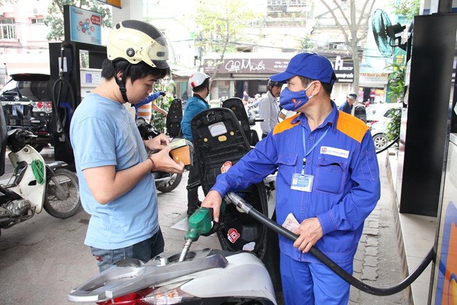 quy-binh-on-xang-dau-cua-petrolimex-tiep-tuc-giam-72-ty-dong